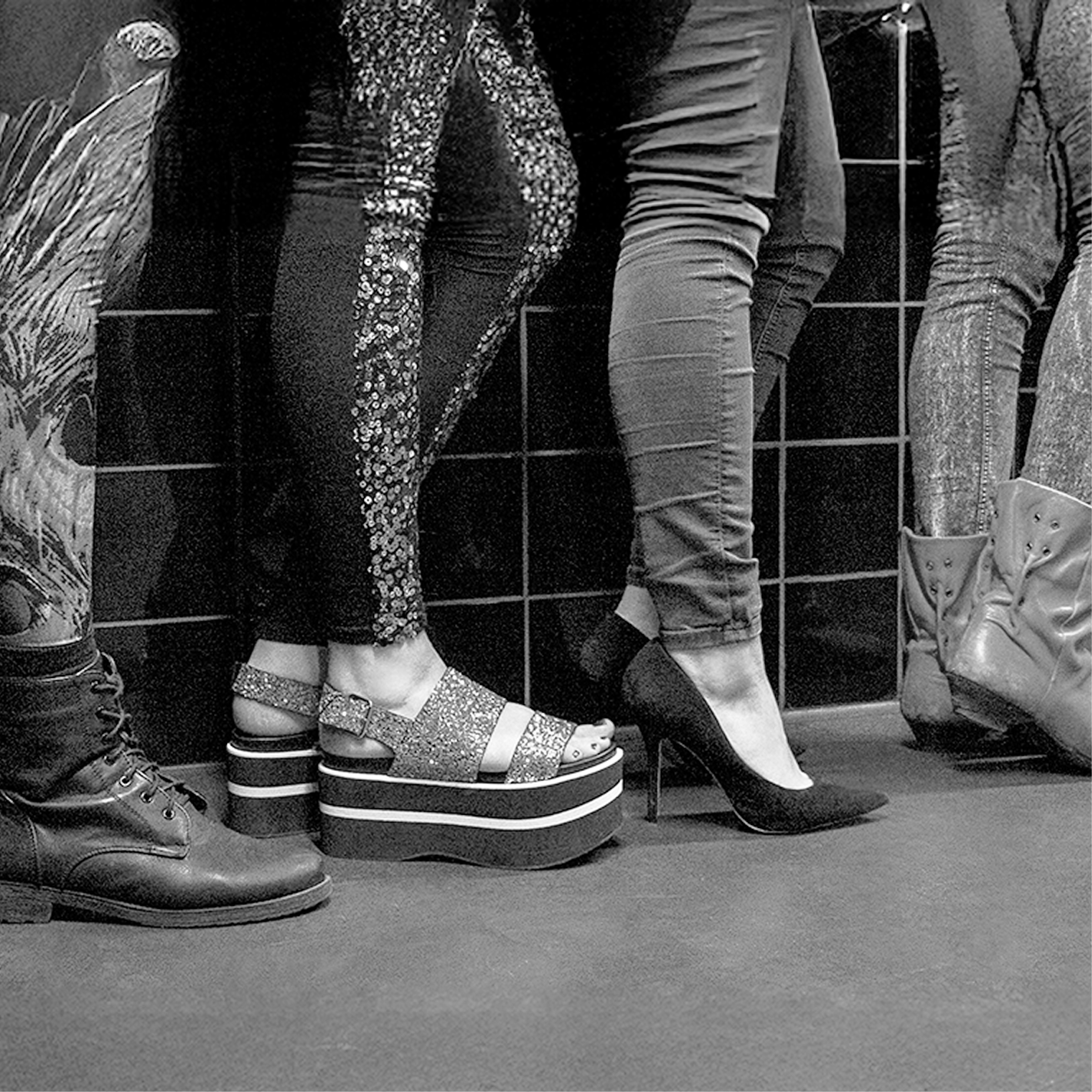 Frauen haben keine Wahlmöglichkeit, sie müssen an langen Warteschlangen anstehen.