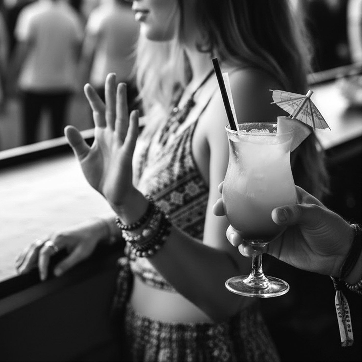 Aus biologischen Gründen (kleinere Blase, Menstruation, Schwangerschaft) müssen Frauen öfter eine Toilette aufsuchen.